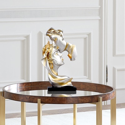 Objet d'art  en résine personnage