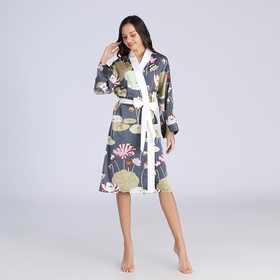 Robe de nuit en soie Robe de nuit à manches longues