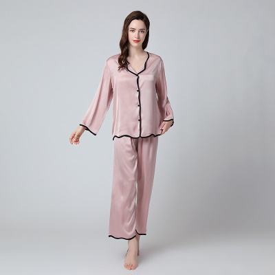 Ensemble de deux pièces de pyjama en soie glacée papillon à manches longues et pantalon long