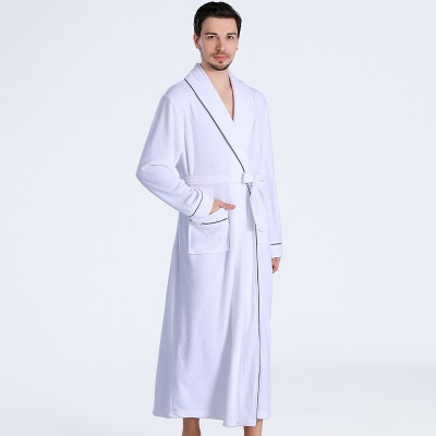 Robe de nuit blanche absorbante