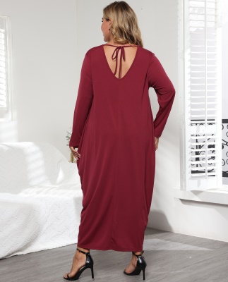Robe à bretelles, col en V et manches longues