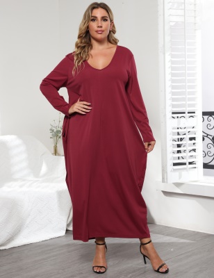 Robe à bretelles, col en V et manches longues