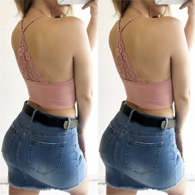 Lingerie sexy femme dentelle semi-révélée dos nu