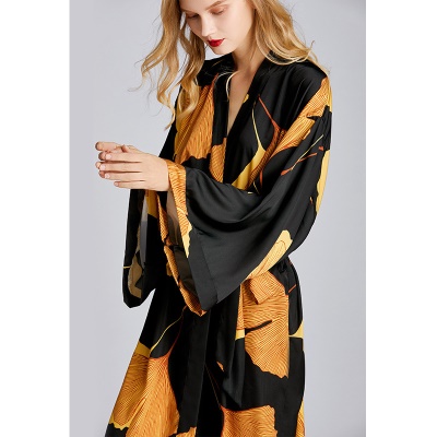 Pyjama femme imprimé feuille d'érable noir imitation soie