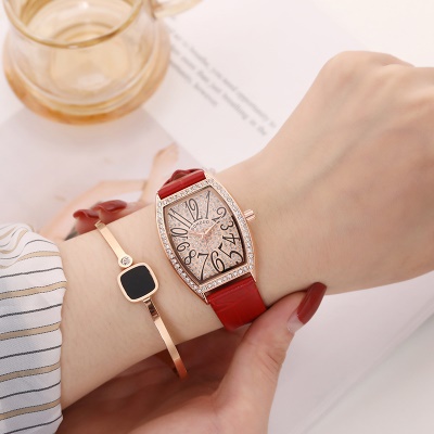 Montres pour femmes Flash Diamond incrusté de chiffres gravés temps Bracelet en