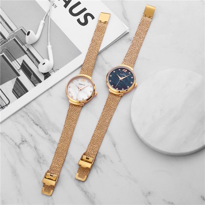 Montres pour femmes Bracelet en cuir nacré Mouvement à quartz imperméable