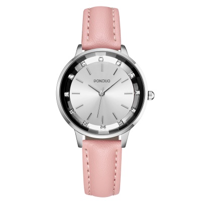 Montre pour femmes en cuir de vache avec incrusté de diamants