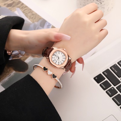 Montre pour femmes polygone cadran chiffres aiguilles cuir de vache sangle