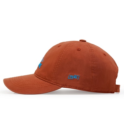Casquette à visière à six aiguilles bord brodé tour de chapeau réglable