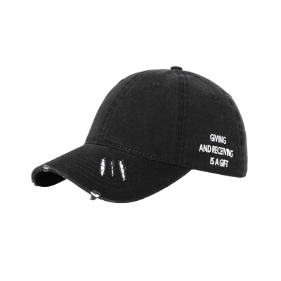 Casquette à visière en coton uni troué