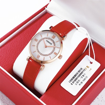 Montre pour femmes avec diamant en acier allié bracelet/bracelet en cuir avec gravure romaine