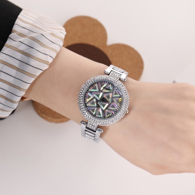Montres pour dames cadran couleur éblouissante boîtier en alliage avec diamants