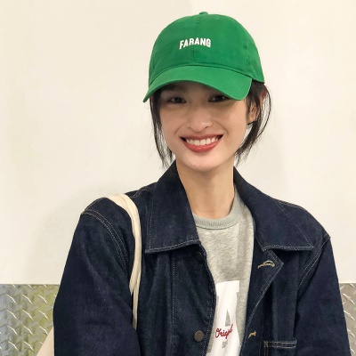 Chapeau à visière lettre broderie visage petit sergé