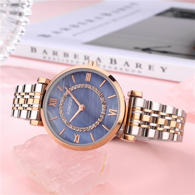 Montre pour femmes avec diamant en acier allié bracelet/bracelet en cuir avec gravure romaine
