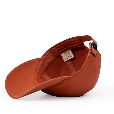 Casquette à visière à six aiguilles bord brodé tour de chapeau réglable
