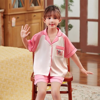 Pyjama pour enfants ensemble de deux pièces avec des boutons de motif de dessin animé de glace et de neige