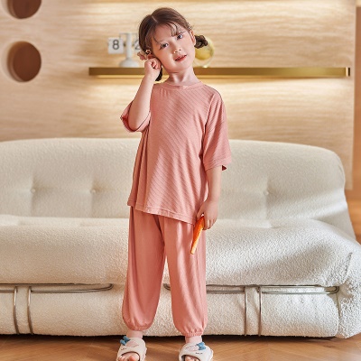 Pyjama pour enfants 2 pièces en tissu modal à grain vertical rose