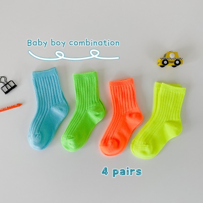 Set de quatre pièces de chaussettes pour enfants en coton rayé à double aiguille de couleur brillante