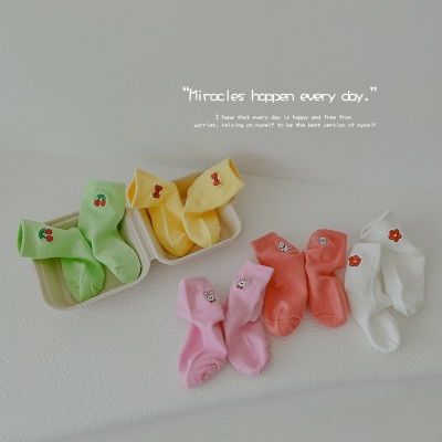 Chaussettes pour enfants Chaussettes brodées avec petites fleurs
