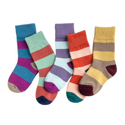 Chaussettes pour enfants à rayures brodées