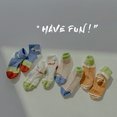 Chaussettes enfants ensemble de quatre pièces respirantes maille de dessin animé animaux rayures coton peigné
