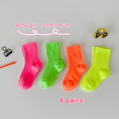 Set de quatre pièces de chaussettes pour enfants en coton rayé à double aiguille de couleur brillante