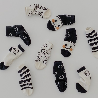 Set de 5 pièces de chaussettes pour enfants Animaux de dessin animé respirant Mesh rayures à carreaux