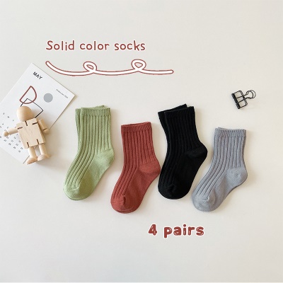 Set de quatre pièces de chaussettes pour enfants en coton rayé à double aiguille de couleur brillante