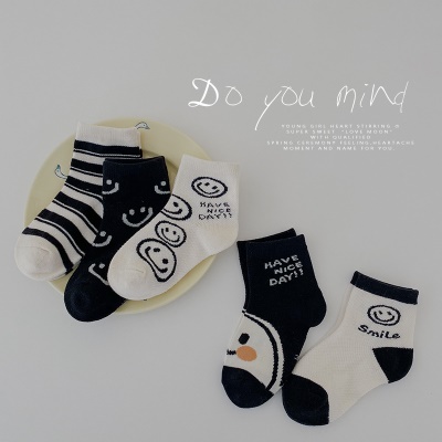 Set de 5 pièces de chaussettes pour enfants Animaux de dessin animé respirant Mesh rayures à carreaux