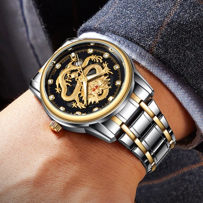 YASHIDUN Montre pour les hommes Dragon d'or modèle en acier avec des aiguilles lumineuses