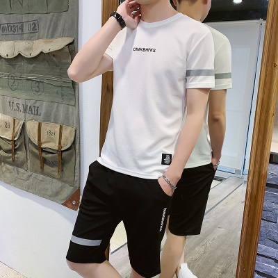 Ensemble det shirt et short à manches courtes