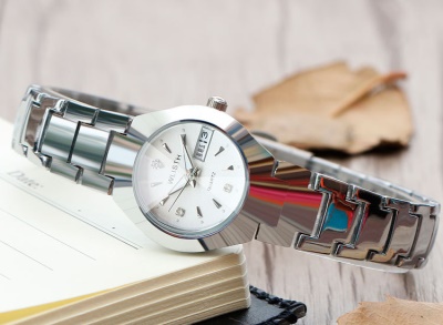 Montres pour hommes brillant bracelet en acier imperméable