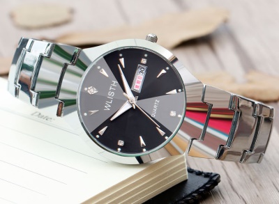 Montres pour hommes brillant bracelet en acier imperméable