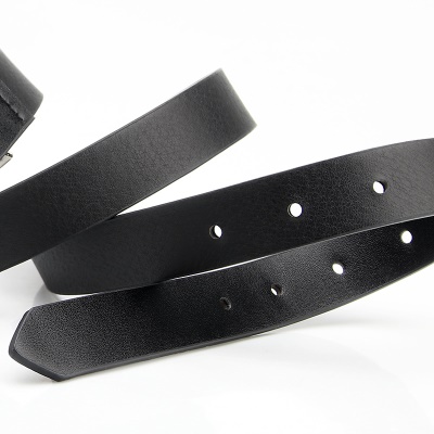 Ceinture pour femmes en métal Love Boucle décorative en cuir