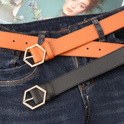 Ceinture pour femmes avec boucle hexagonale en alliage litchi