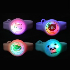 Bracelet lumineux anti-moustique