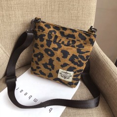 Sac à bandoulière  en toile à motif léopard