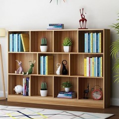 grande armoire ouverte en bois