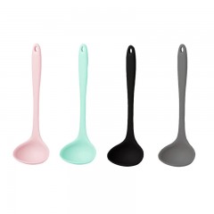 Cuillère à soupe à long manche en silicone épais