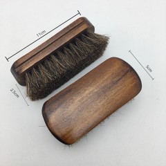 Brosse à chaussures crinière manche en bois brun