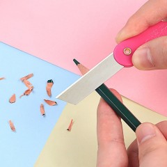 Couteau avec poignée en plastique pliable