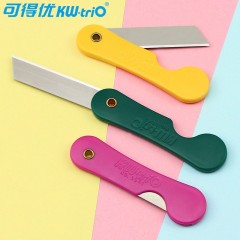 Couteau avec poignée en plastique pliable