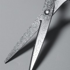 Ciseaux Deli 6034 avec de grandes ouvertures et rivets fermes