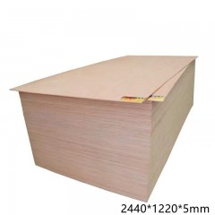 Contreplaqué en noyau de bois djarrah stockholm classe E1 5-25mm
