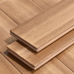 Plancher en bois massif intérieur étanche et résistant à l'humidité