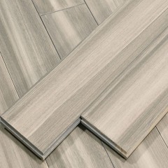 Plancher en bois massif intérieur étanche et résistant à l'humidité