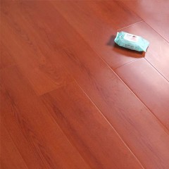 Plancher en bois stratifié résistant à l'usure