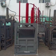 Machine de traitement  d'aliments semi-automatique