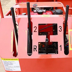Transporteurs tout-terrain à chenilles et benne basculante