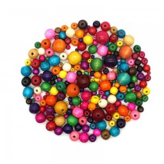Perles en bois colorées pour confection de bracelets  pour enfants